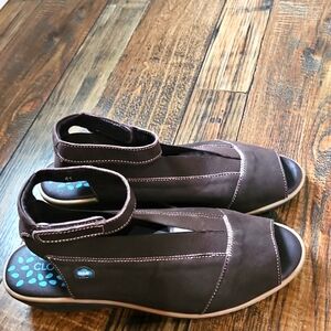 Cloud Women's Brown Leather Sandals,‎ Made In Portugal. Size 41.